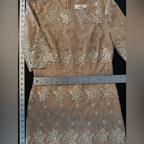 Badgley Mischka Lace Midi Dress - gold and cream - Picture 10 of 12